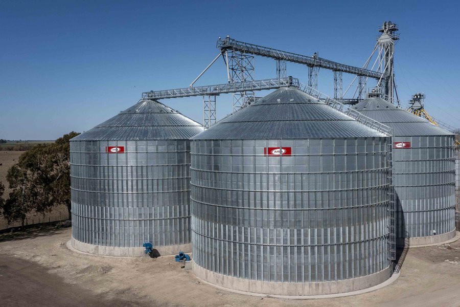 Silos metálicos con base plana o base cónica subterránea de hormigón