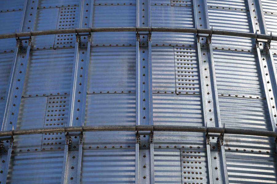 Silos metálicos con base plana o base cónica subterránea de hormigón