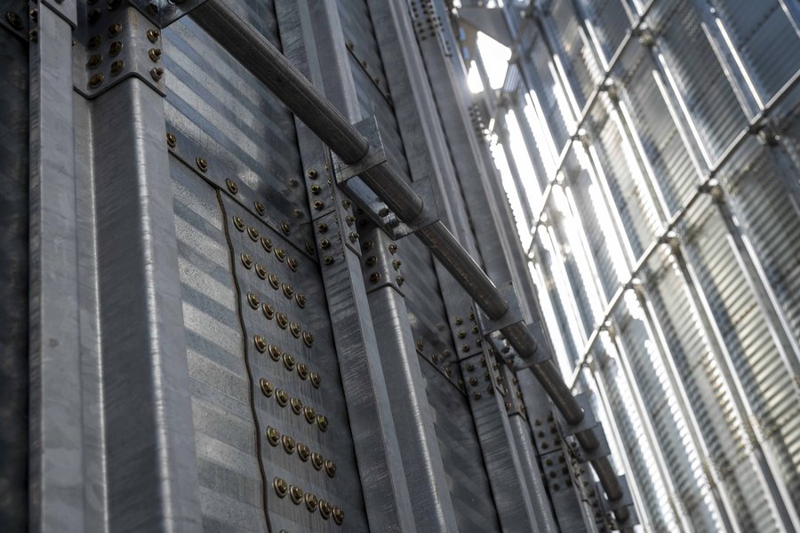 Silos metálicos con base plana o base cónica subterránea de hormigón