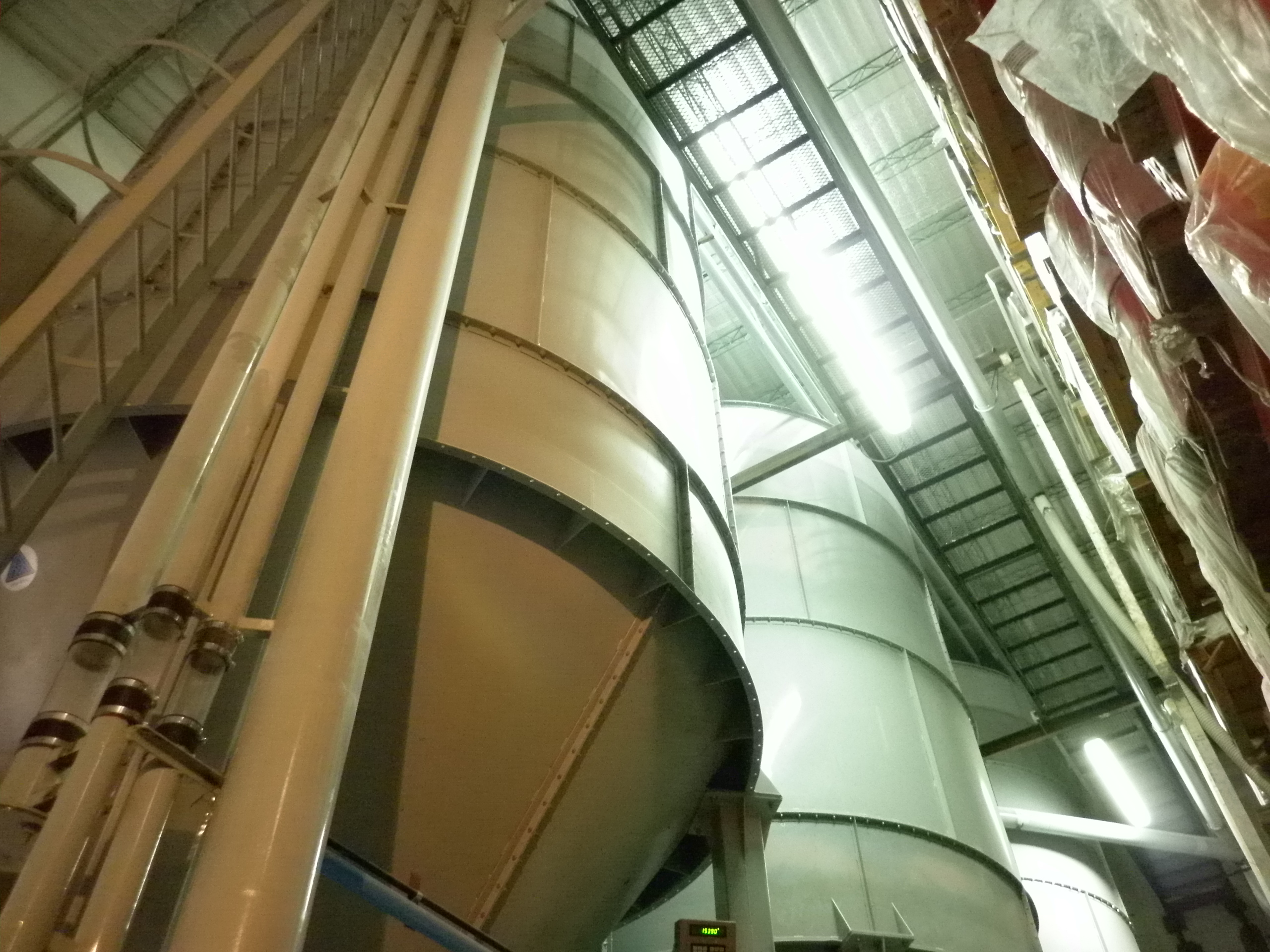Silos metálicos para harina o subproductos con cono vibrado